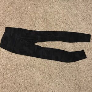 Size 2 Lululemon align high rise army print leggings 28’ inseam